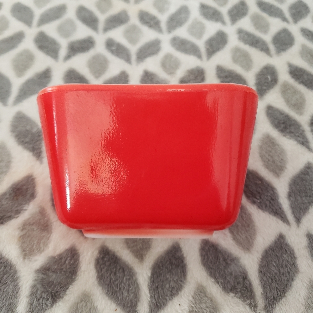 Vintage 1940's Small Pyrex Red Refrigerator Dish 501‎ - 1 1/2 Cup